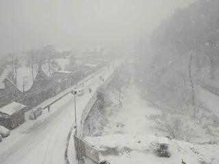 घाटी में भारी बर्फबारी, जम्मू श्रीनगर नेशनल हाईवे बंद