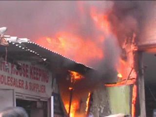 दिल्ली : टैंट हाउस में लगी आग, लाखों का सामान राख