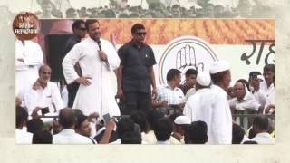 Congress VP Rahul Gandhi interacting with Farmers at a 'Khat Sabha' in Saharanpur (UP)