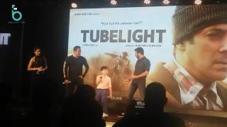 Tubelight Actor Matin Rey Tangu Teasing Salman Khan on stage