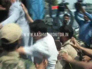Kashmiri traders detained  for protesting against GST implementation in JK