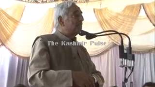 Chief Minister interacting with fruit growers in Shopian