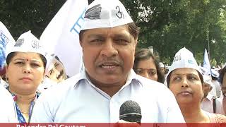AAP Protest against Metro hike outside Urban Development Ministry