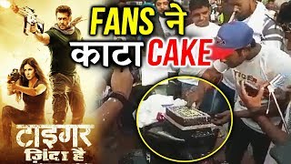 Salman Fans Cut Tiger Zinda Hai Cake Outside Theatre | Super Craze