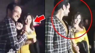 Vikas Gupta And Arshi Khan CRAZY DANCE In Club Party