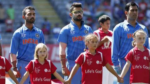 सनसनीखेज़ : पाकिस्तानी राष्ट्रगान के सम्मान में खडे़ हए 4 भारतीय क्रिकेटर