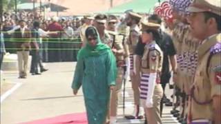 CM Mehbooba receives guard of honour as Darbar opens in Srinagar