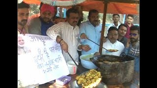 पकौड़ा पॉलिटिक्स: गोरखपुर में लगी मोदी पकौड़े और शाह चटनी की दुकान