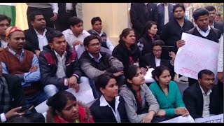न्यायिक सेवा परीक्षा में भेदभाव के खिलाफ जुडिशल परीक्षार्थियों ने किया धरना प्रदर्शन