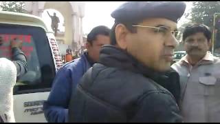 लखनऊ हजरतगंज चौराहे पर सीओ डॉ राजेश तिवारी के नेतृत्व में सघन वाहन तलासी अभियान