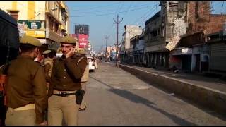 लखीमपुर कर्फ्यू के दोरान पुलिस गस्त करते हुए