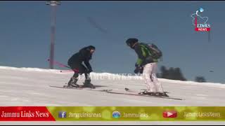 Tourists, locals throng Gulmarg for New Year bash