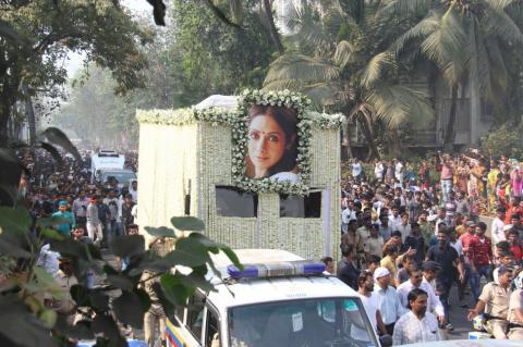 VIDEO : Sridevi’s Mortal Remains Reach Pawan Hans Crematorium