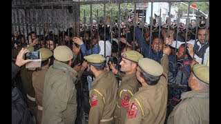 Police cane-charge protesting teachers in Jammu