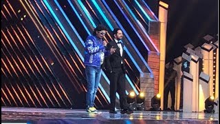 Sunil Grover Make Fun Of Ayushmann Khurrana At Filmfare 2018