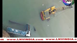 हमीरपुर में डंफर को उठा रही क्रेन नदी में गिरी, चालक की मौत