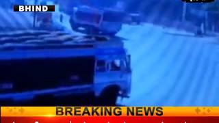 वीडियो - रेत माफिया का भंडाफोड़ करने वाले पत्रकार को ट्रक ने कुचला