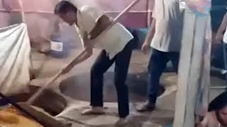 viral video of Paresh Dhanani making jaggery