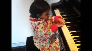 #Daughter of #MS Dhoni playing piano #viral video