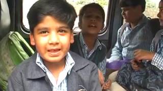 Over Loaded School Van Visual Delhi -3 /बच्चो  की स्कूल वैन पर रखे ध्यान