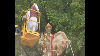 Shri Amit Shah garlanding statue of Lord Basaveshwara in Bengaluru.