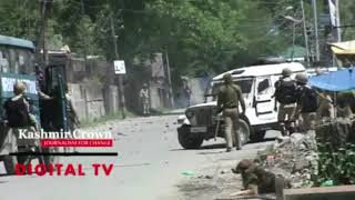 Clashes and Stone pelting By Students With Police In Baramulla.