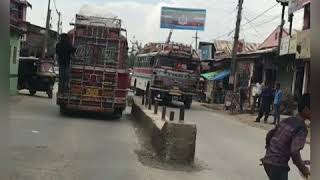 Death Dividers In Srinagar Qamarwari,No Paint or Signals On Dividers.