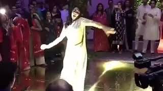 Saif Ali Khan's Daughter Sara Ali Khan Unstoppable Dance At Wedding Party