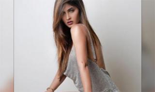 Karishma Sharma In Hot Outfit Exposing Her Body