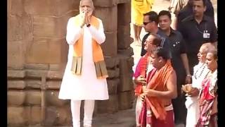 PM Shri Narendra Modi offers prayers at Lingaraja Temple in Bhubaneswar, Odisha : 16.04.2017