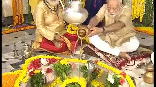 PM Shri Narendra Modi offers prayers at Hatkeshwar Mahadev temple in Vadnagar.