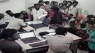 Clash between 2 groups of women in Surat police station
