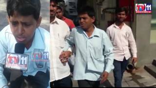 POLICE CONISTABLE ATTACK ON REPORTER AT ASIF NAGAR PS TV11 NEWS 4TH MAR 2017