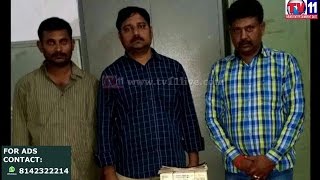 THREE  PERSONS CAUGHT WITH RS 44 LAKH  IN OLD CURRENCY AT SR NAGAR PS TV11 NEWS 16TH MAR 2017