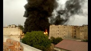 मालवीय नगर : गोदाम में लगी आग 18 घंटे बाद भी बेकाबू, हेलिकॉप्टर की ली जा रही मदद