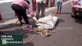 DEAD BODY FOUND AT SIMHAGIRIGHAT  SIMHACHALAM TV11 NEWS 2ND  MAY 2017