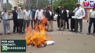 LAWYERS PROTEST ON DIGVIJAY COMMENTS  AT RR DISTRICT COURT LB NAGAR TV11 NEWS 3RD MAY 2017