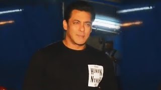 Dashing Salman Khan At RACE 3 Promotion At Mehboob Studio