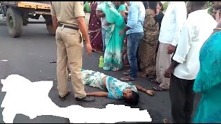 WIFE DIED AND HUSBAND INJURED IN ACCIDENT AT IBRAHIMPATNAM HYDERABAD TV11 NEWS 19TH MAY 2017