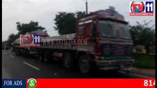 TRAFFIC JAM DUE TO OVER ROOTED TREE AT GIDDALURU ,DIGUVAMETTA TV11 NEWS 27TH AUG 2017