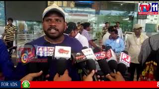 RESCUED GULF VICTIMS FROM MUSCAT REACH VISAKHAPATNAM TV11 NEWS 30TH AUG 2017