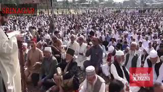 Video in which people are offering their Eid Nimaz on the occasion of eid-ul-fitr...