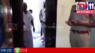 HOUSE ROBBERY IN MEERPET , POLICE INVESTIGATION GOING ON | Tv11 News | 31-01-2018