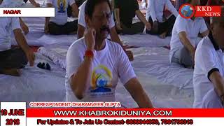 सिद्धार्थनगर योग दिवस के अवसर पर योग शिविर में ज़िले के प्रभारी मंत्री चेतन चौहान ने किया योग