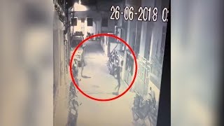 Robbers caught on society cctv in Surat