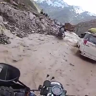 Whats more Adventurous than crossing this road on Manali-Leh Highway NH1