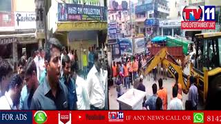 GHMC OFFICIAL HULCHUL DEMOLISH ROAD SIDE SHOPS IN BORABANDA & OTHER PLACES OF HYD |  Tv11 News