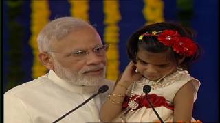 Adorable Moments Of PM Modi with cute Girl