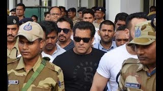 Fans celebrate Salman Khan's bail outside Jodhpur Jail