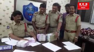 Police arrested people due to exchanging black money in to white